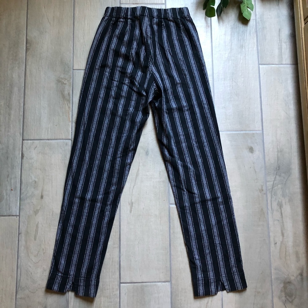 Brandy melville black and white variegated striped cropped ankle pants. Size OS - Picture 5 of 7